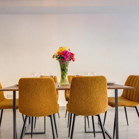 Kuya By Haven And Keys Malta *