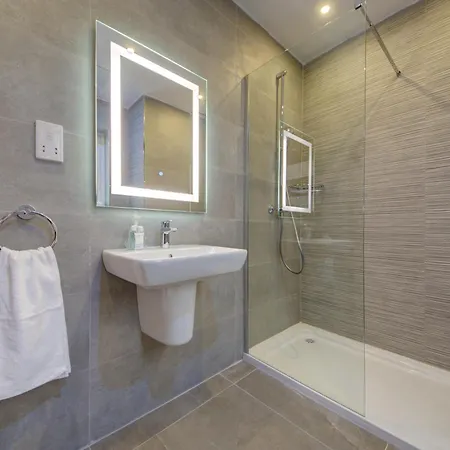 Apartment Kuya 3br Modern By Jl Is-Swieqi