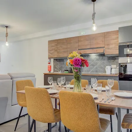 Apartment Kuya 3br Modern By Jl Is-Swieqi