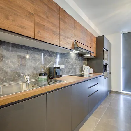 Apartment Kuya 3br Modern By Jl