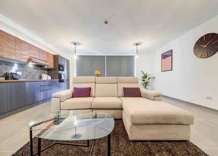 Kuya - Minutes To The St Julian's Centre By Haven And Keys Malta Is-Swieqi