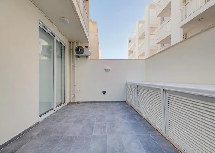 Kuya - Minutes To The St Julian's Centre By Haven And Keys Malta Is-Swieqi