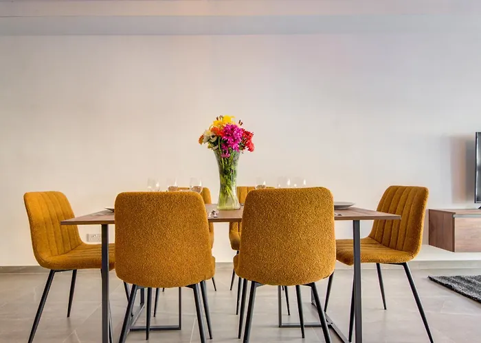 Kuya - Minutes To The St Julian's Centre By Haven And Keys Malta 아파트