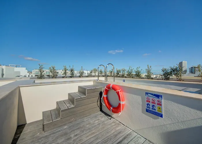 Kuya - Minutes To The St Julian's Centre By Haven And Keys Malta Is-Swieqi