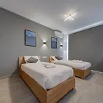 Lägenhet Kuya - Minutes To The St Julian's Centre By Haven And Keys Malta *