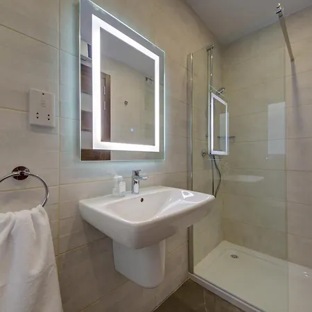 Kuya Suites - Minutes To The St Julian'S City Centre By Haven And Keys Malta Is-Swieqi