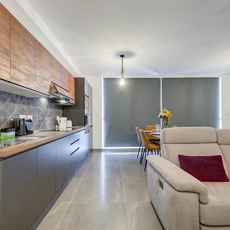 Apartamento Kuya Suites - Minutes To The St Julian'S City Centre By Haven And Keys Malta Is-Swieqi