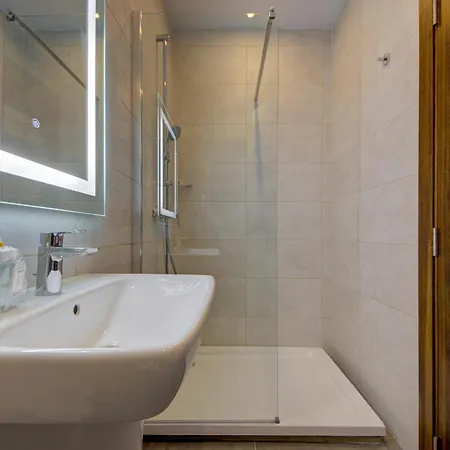 Kuya Suites - Minutes To The St Julian'S City Centre By Haven And Keys Malta *