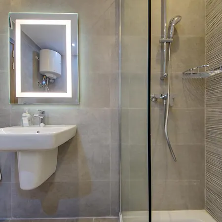 Kuya Suites - Minutes To The St Julian'S City Centre By Haven And Keys Malta