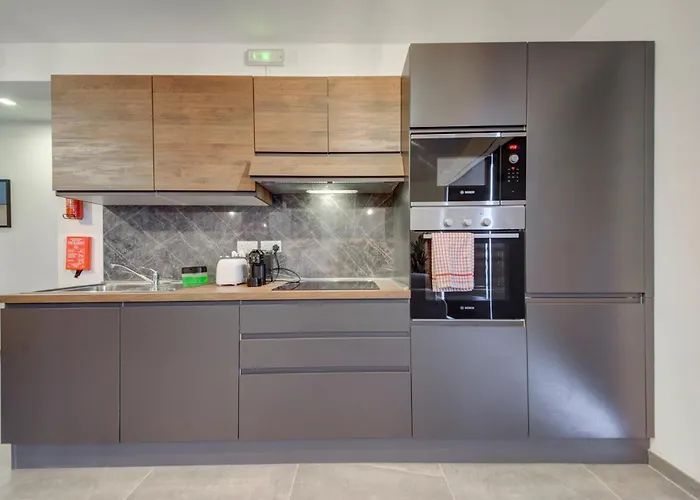 Kuya - Minutes To The St Julian's Centre By Haven And Keys Malta Appartement *