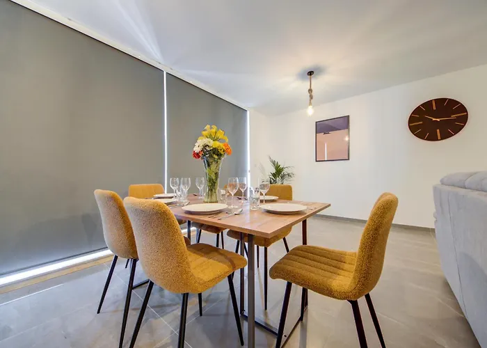 Kuya - Minutes To The St Julian's Centre By Haven And Keys Malta Appartement