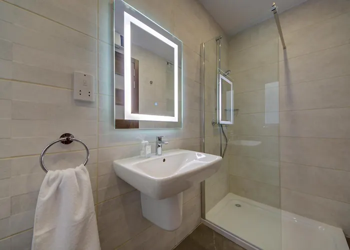 Kuya - Minutes To The St Julian's Centre By Haven And Keys Malta Apartament *