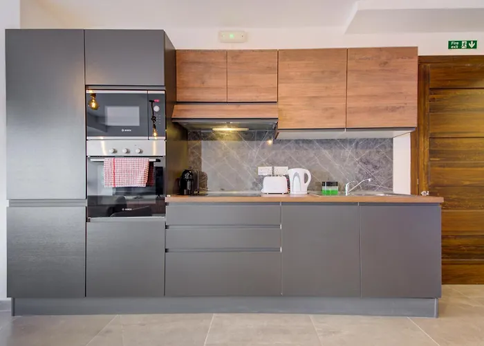 Kuya - Minutes To The St Julian's Centre By Haven And Keys Malta Appartement *